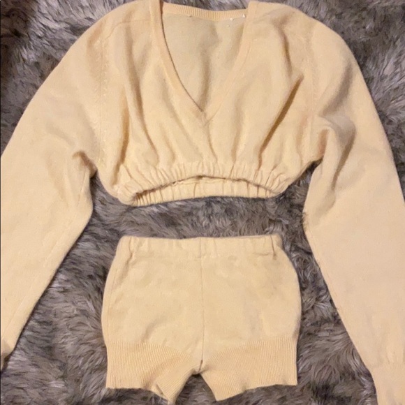 KIKI’s kinis matching lounge cropped set - Picture 2 of 2